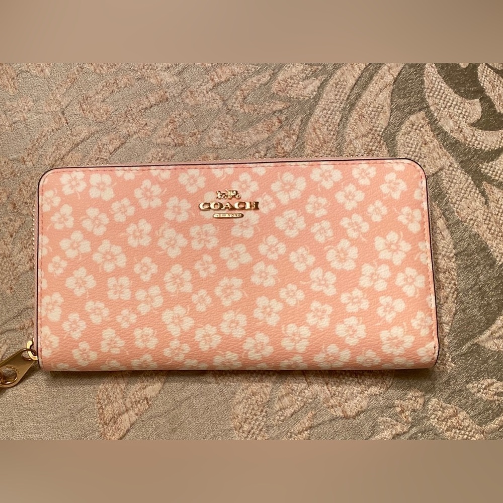 Pre-owned, Coach wallet. Pink floral. No tears, undamaged. Non-smoking home.